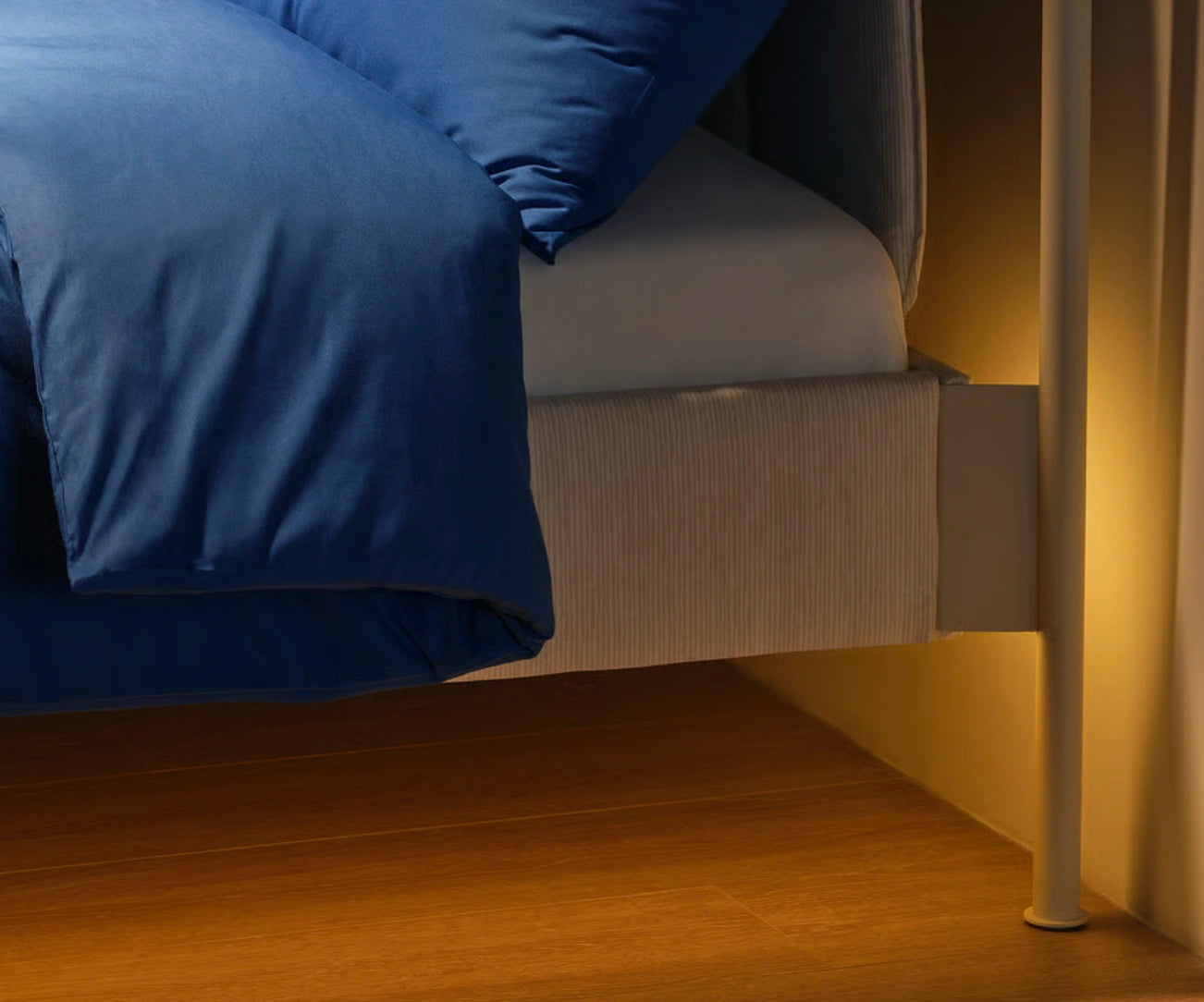 Taśma LED RGB – samoprzylepna i przycinana – oświetlenie nastrojowe do salonu i kuchni
