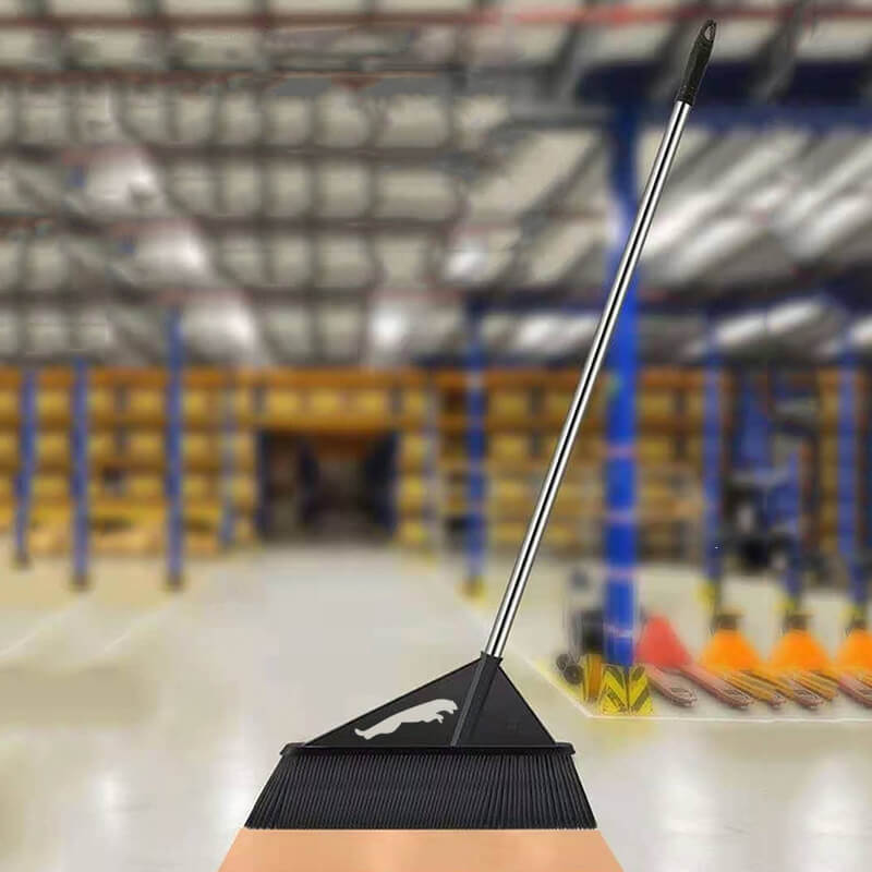 Solidna i wytrzymała miotła ogrodowa z twardym włosiem