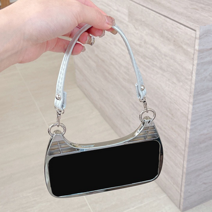 Etui na iPhone'a z regulowanym paskiem na rękę